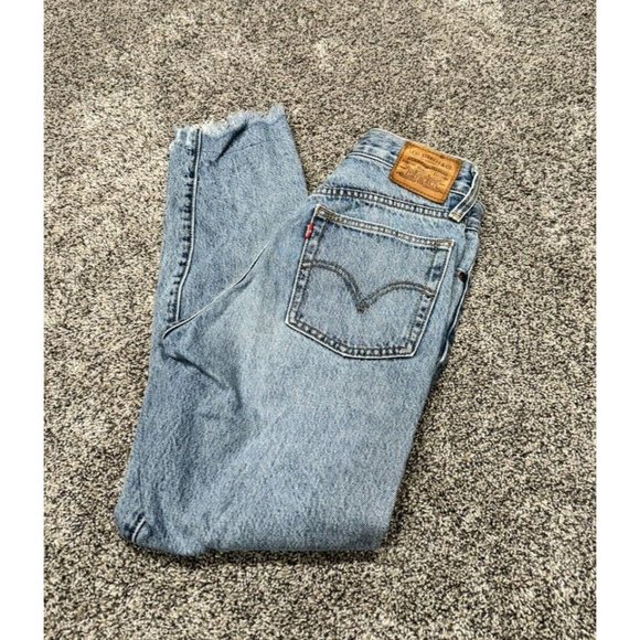 Levis Wedgie Raw Hem Medium Wash Size 25 EUC - Picture 2 of 6